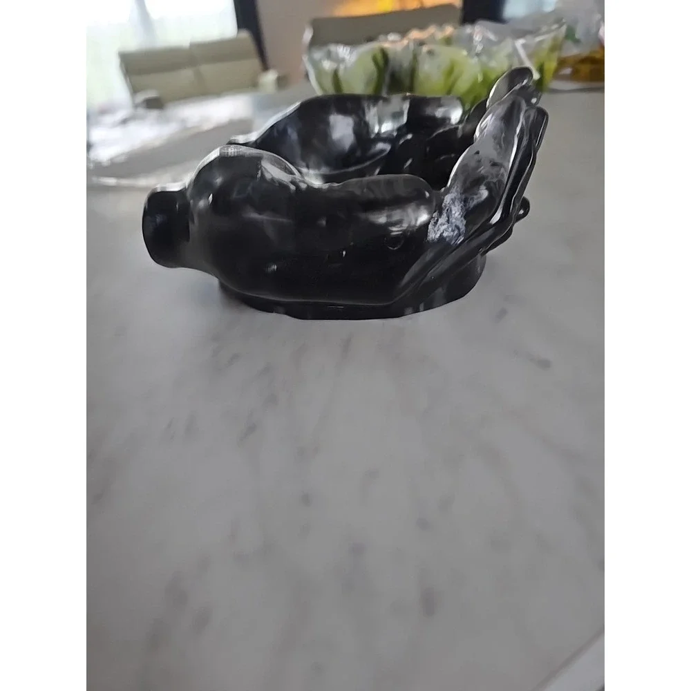 Resin Cupped Hands Black‎ And White Clear. Decoration gift . 571
